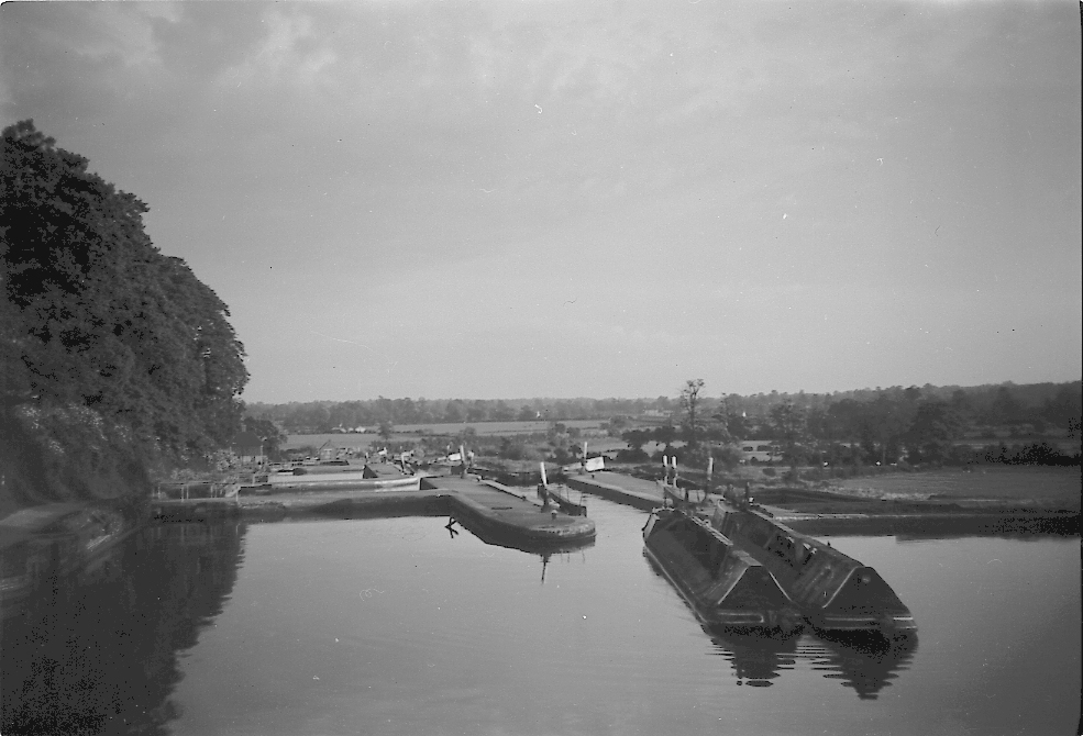 19430000c GUCC Grand Union Canal by Barge Captain CHRISTIAN VLASTO (m. Abbas) 01.jpg